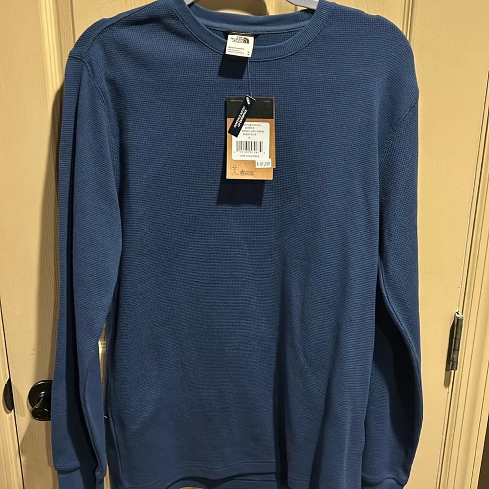 NWT The North Face shirt size M